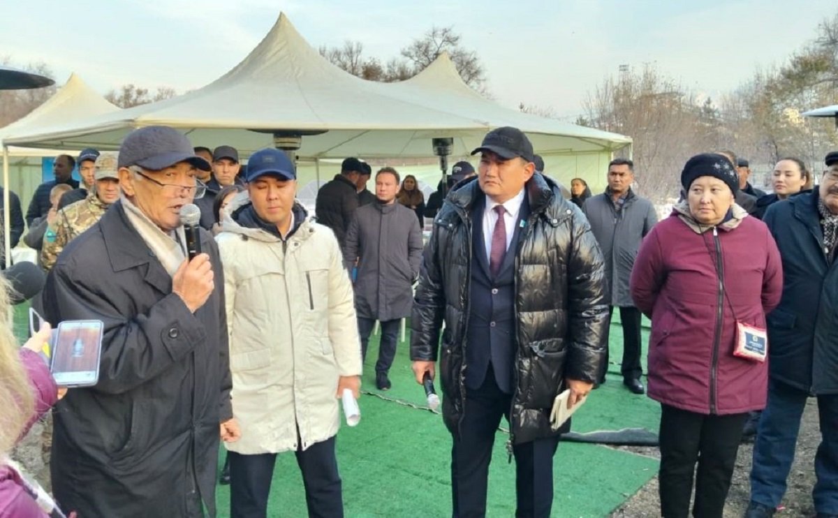 «Нарушений нет»: Бахытжан Базарбек прокомментировал конфликт жителей и застройщика в Алматы