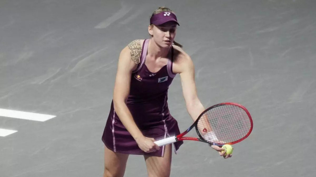 Триумф года: Токаев наградил Рыбакину орденом «Барыс» III степени