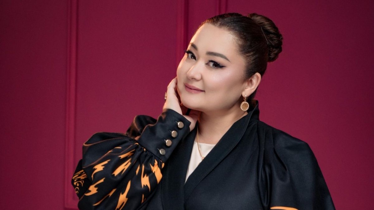 Первый клип, созданный с помощью ИИ: Роза Алкожа рассказала, как снимала видео с нейросетью