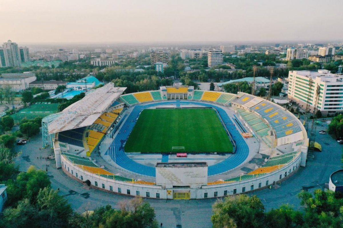 Центральный стадион Алматы нуждается в модернизации: систему турникетов обновляют за частные средства
