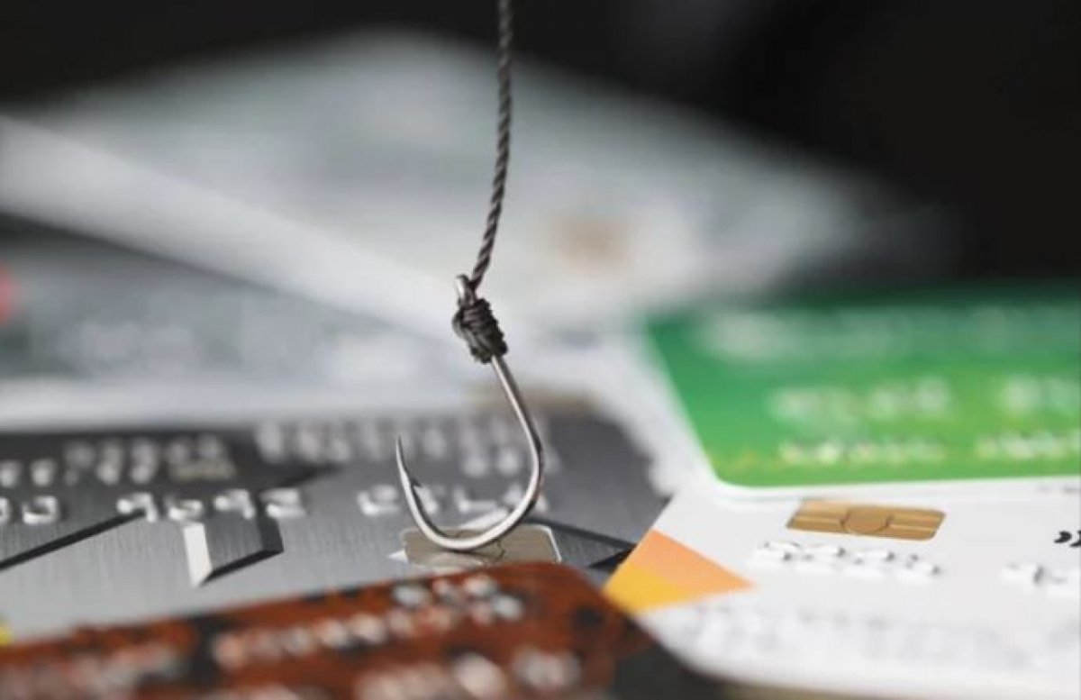 Мошенники действуют изнутри: депутат потребовал проверить банки