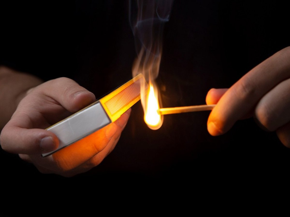 12 человек арестовали в Казахстане после поджога государственного флага