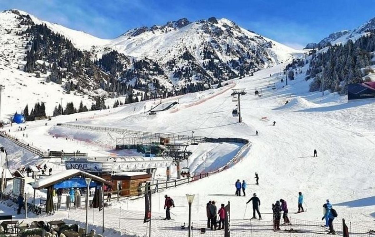 Бургер по цене авиабилета и чай за 5000 тенге: алматинцы жалуются на монополию на Шымбулаке