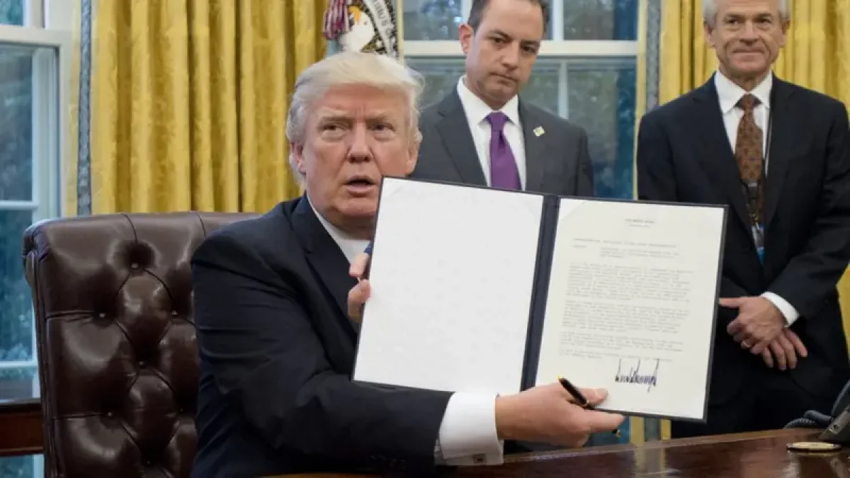 Трамп утвердил закон о полном раскрытии материалов по делу Эпштейна