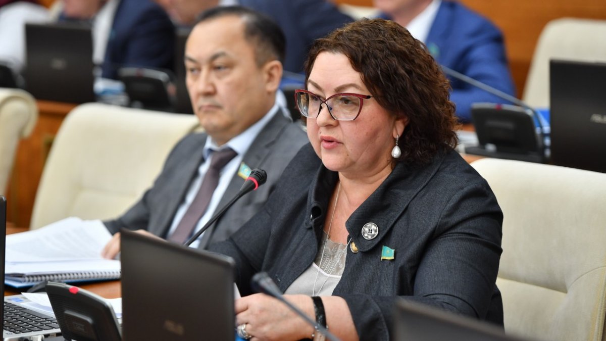 «Мы крадем время у ребенка»: депутат раскритиковала работу школ и массовый уход детей на платные курсы