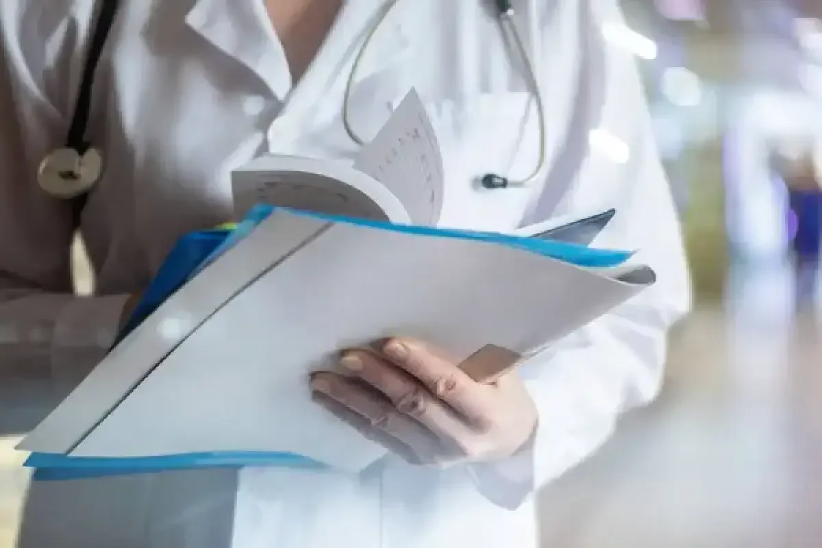 Минздрав планирует повысить зарплаты медработникам в 2026 году