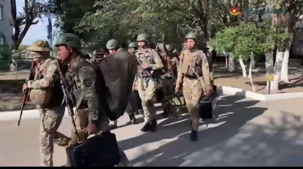 "Боевая готовность": Минобороны обратилось к казахстанцам с заявлением