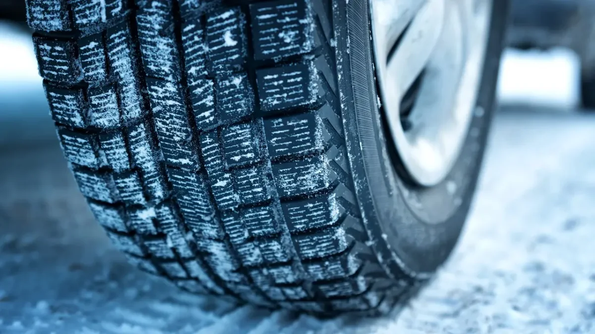 "На все четыре колеса": с 1 декабря в Казахстане начнут штрафовать за езду зимой на летних шинах