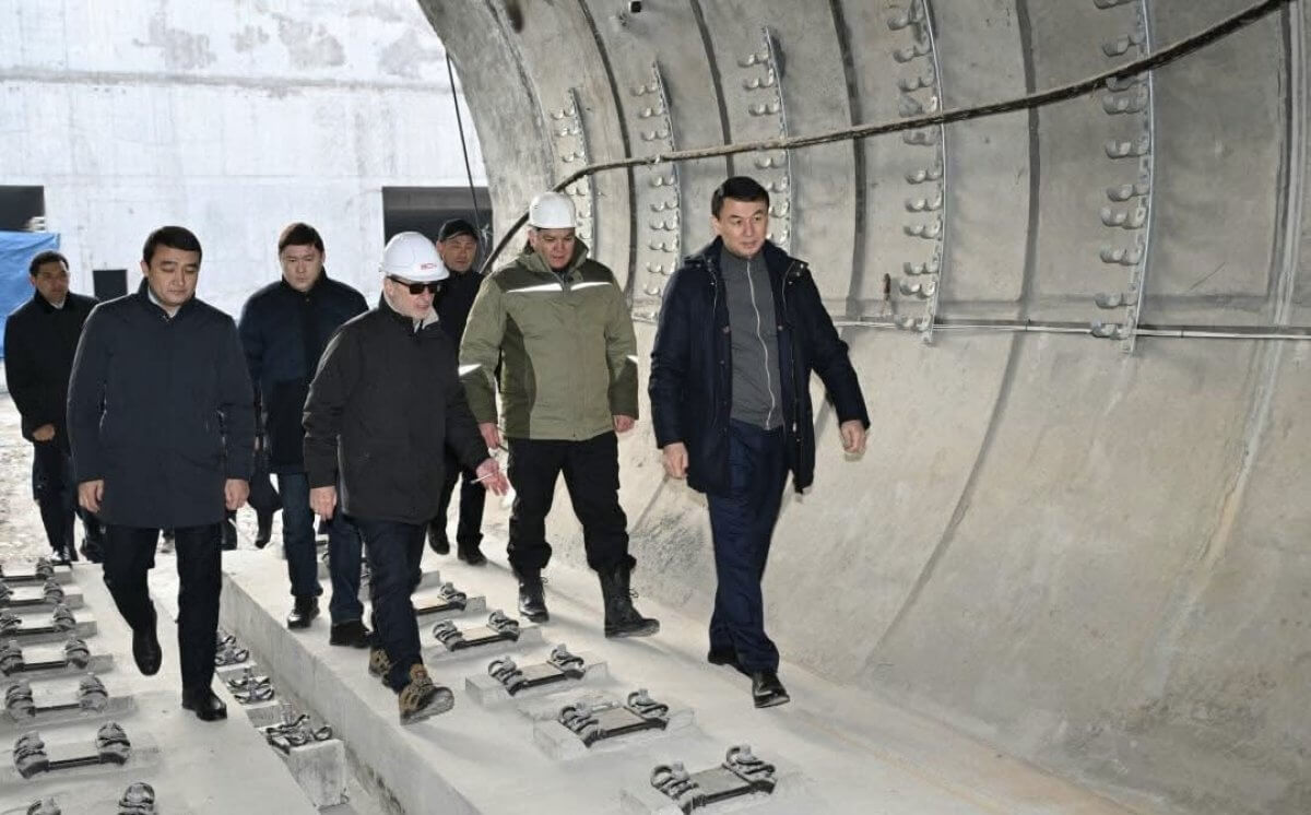 Дархан Сатыбалды проверил ход строительства станции метро «Калкаман» и прилегающих тоннелей