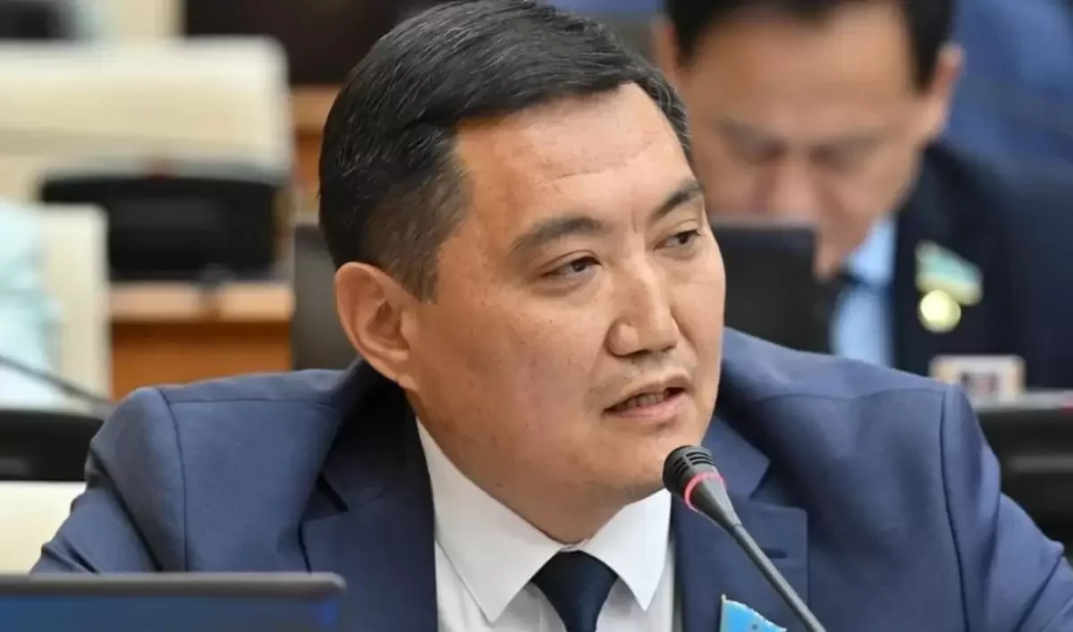 «Возьму за горло!» - депутат Базарбек взорвал мажилис резкой критикой правительства