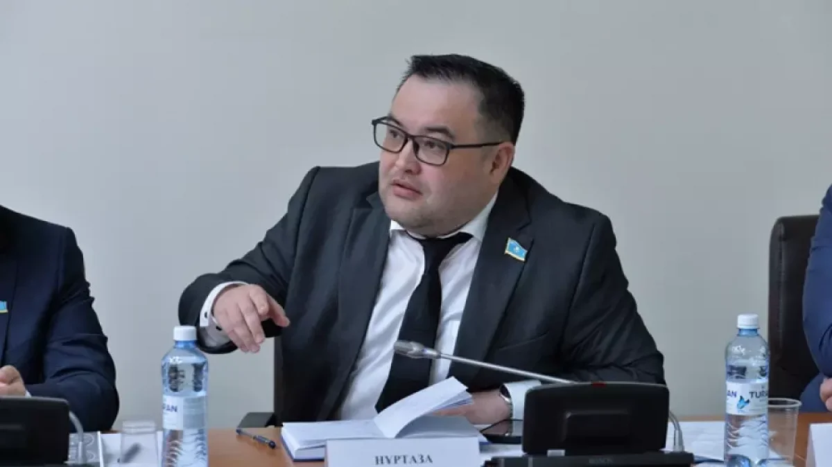 Расследование кражи телефона депутата Самата Нуртазы: что сообщили в МВД