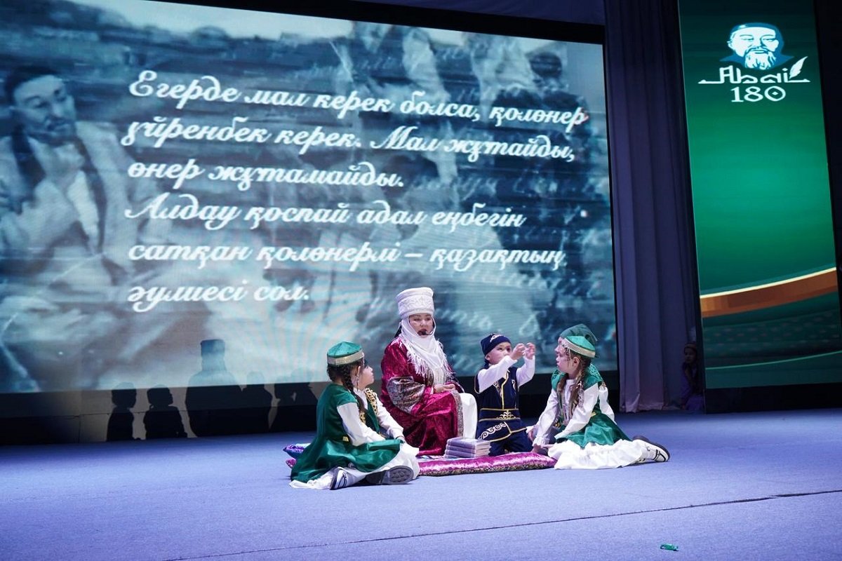 В Семее прошел духовно-познавательный конкурс «Мен әжемнен үйренген Абай сөзі»