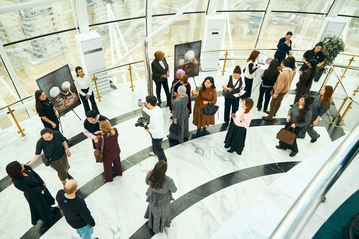 «Лаборатория смыслов Senimen»: в Астане открылась иммерсивная выставка, где зритель становится соавтором