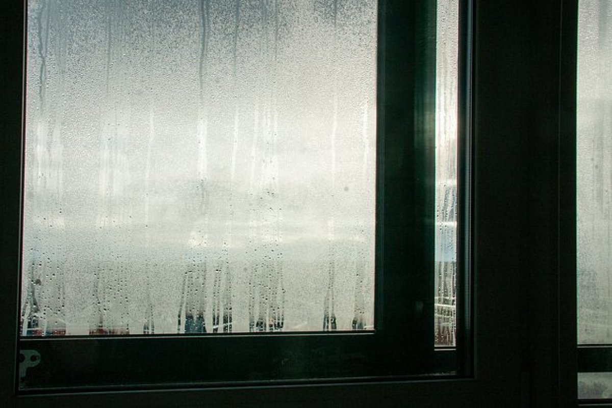 24-летняя девушка погибла после падения с 12-го этажа в Алматы