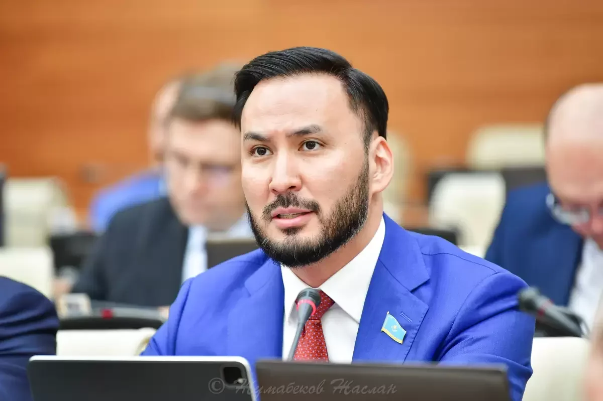 «Средств не хватает»: Кожаназаров рассказал о дефиците бюджета партии Respublica