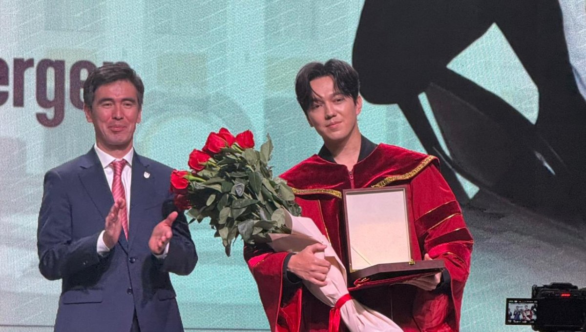 Димаш Кудайберген стал почётным профессором КазНМУ