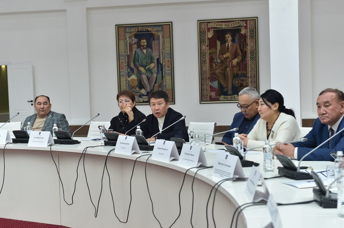 «Рекламные деньги уходят гигантам»: журналист предупредил об угрозе исчезновения казахстанских СМИ