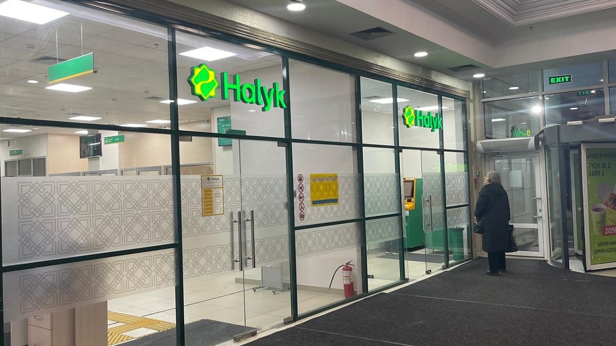 «Проверяйте свои счета»: Halyk bank уведомил клиентов о закрытии текущих счетов через 30 дней