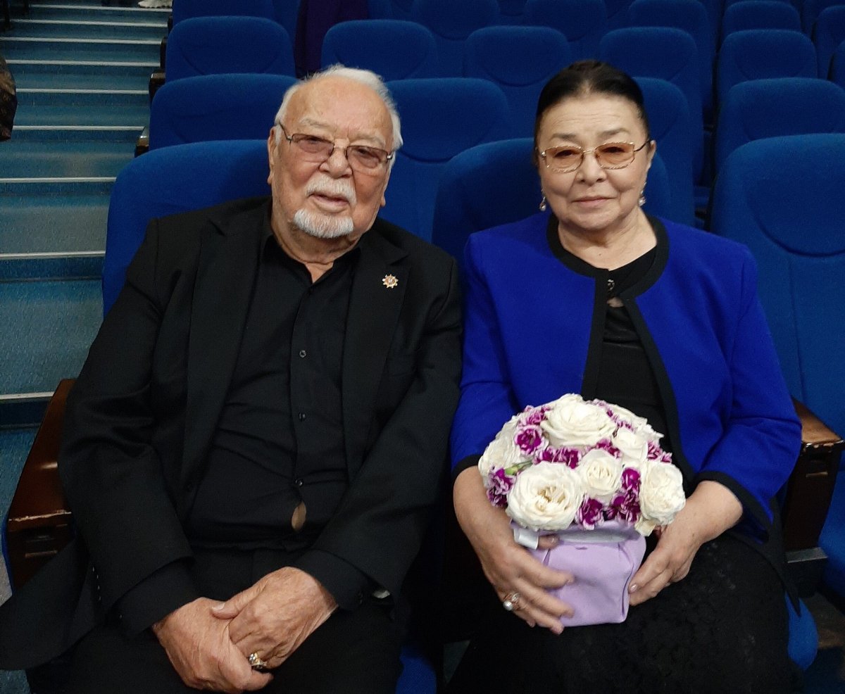 «Мой Бекежан ушёл вслед за Толегеном»: слова Меруерт Утекешовой на прощании с Асанали Ашимовым