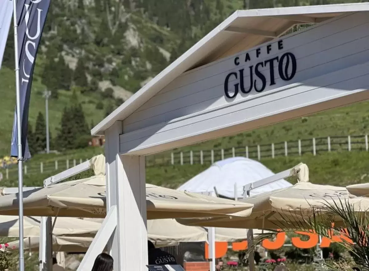 В Алматы уволили администратора кафе на курорте Шымбулак после языкового скандала