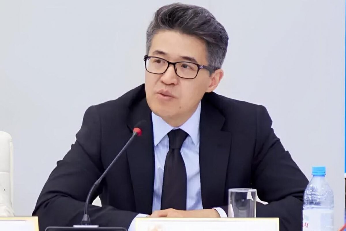 «Каждому по 300 тысяч»: экономист предложил раздать деньги всем казахстанцам