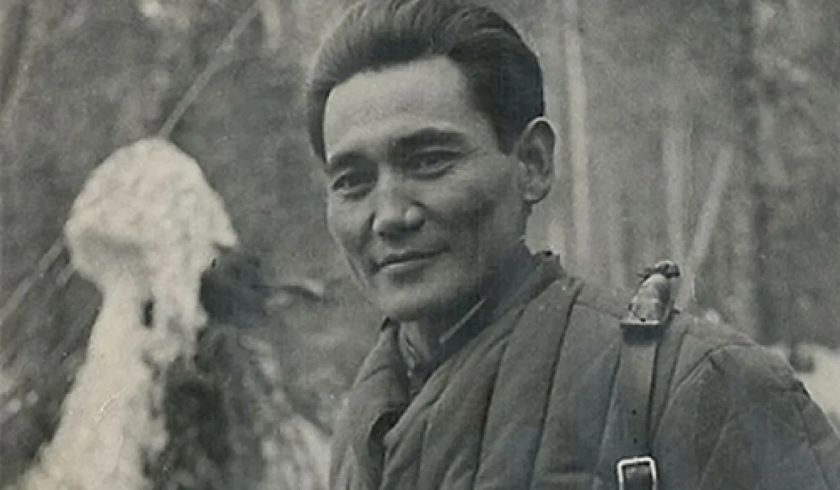 «Историческая справедливость»: Токаев присвоил Бауыржану Момышулы звание «Халық қаһарманы»