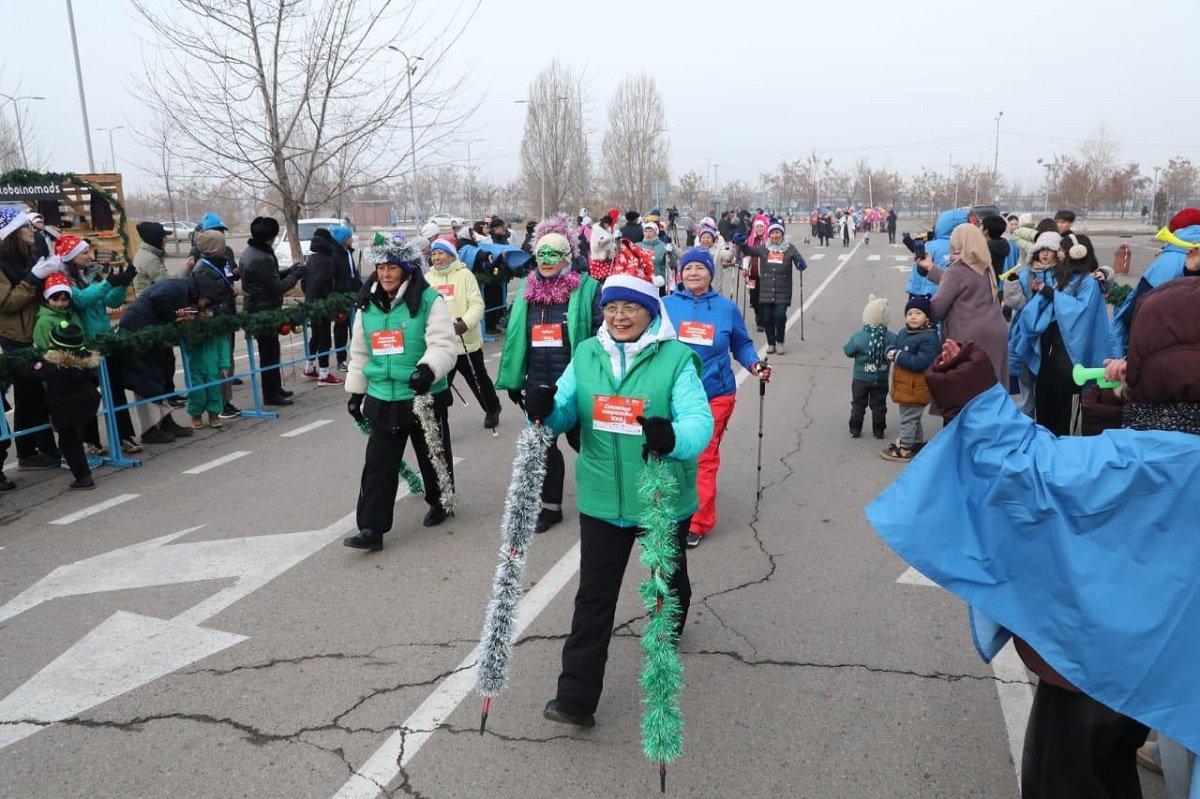 В Алматы прошел предновогодний семейный забег под девизом «Одна цель. Один путь»