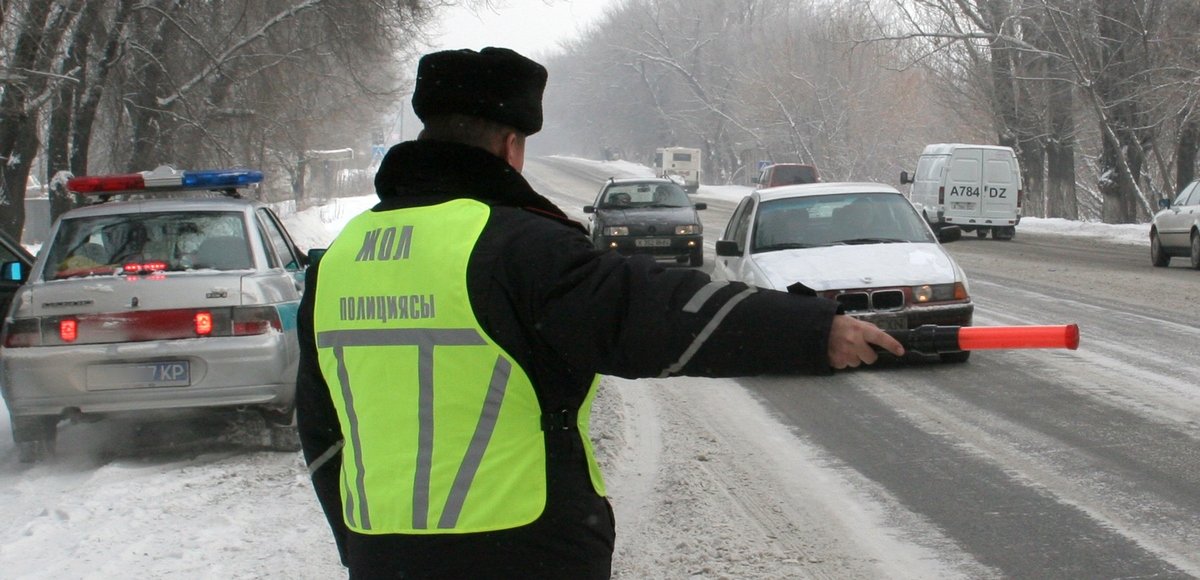 «Нарисовал «200» на планшете»: алматинка заявила о вымогательстве со стороны дорожной полиции