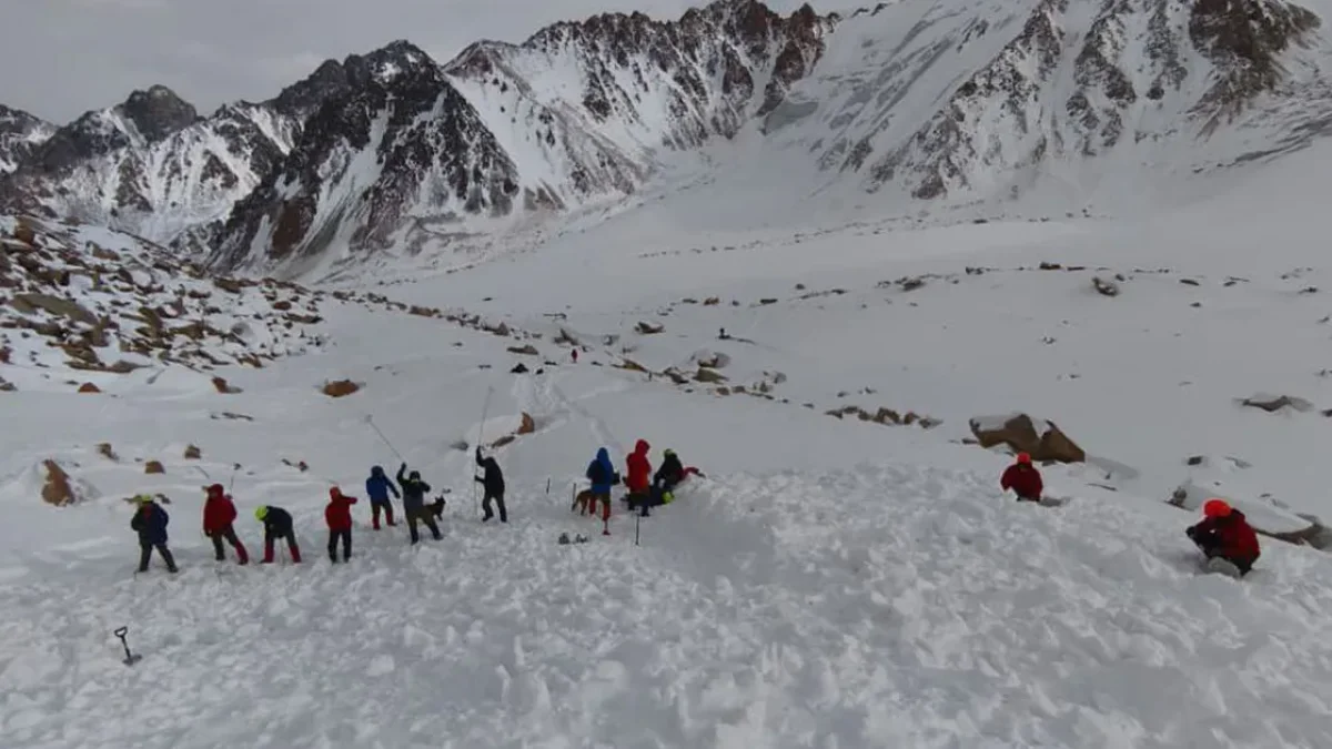 Последний поход: в Алматы простились с 17-летним альпинистом, погибшим в горах