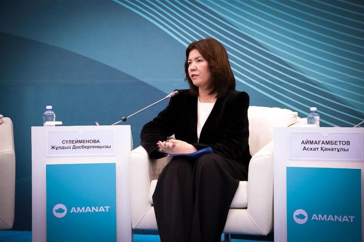 «Я не вижу в этом эффективности»: министр намерена отказаться от авторских программ учителей