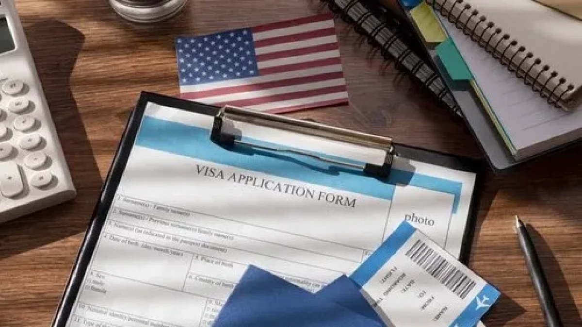 США приостанавливают выдачу виз для граждан Казахстана и еще 74 стран