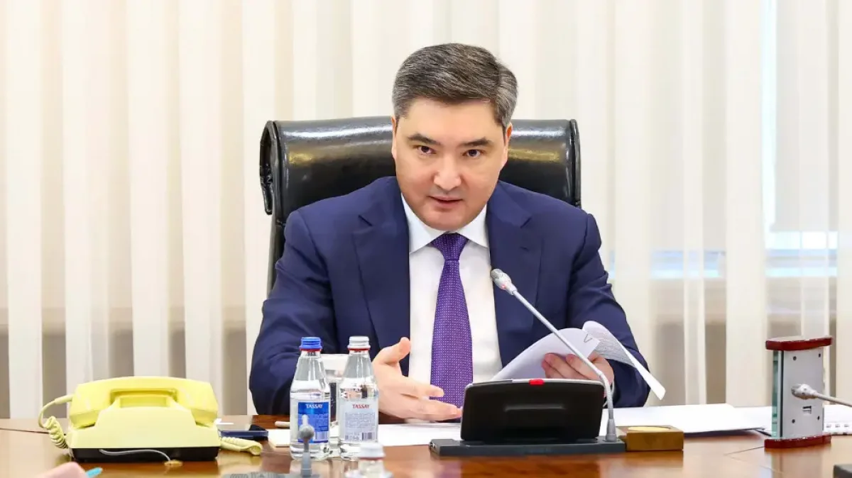 «Ваше место работы – не в кабинетах»: Бектенов потребовал ускорить реализацию энергопроектов