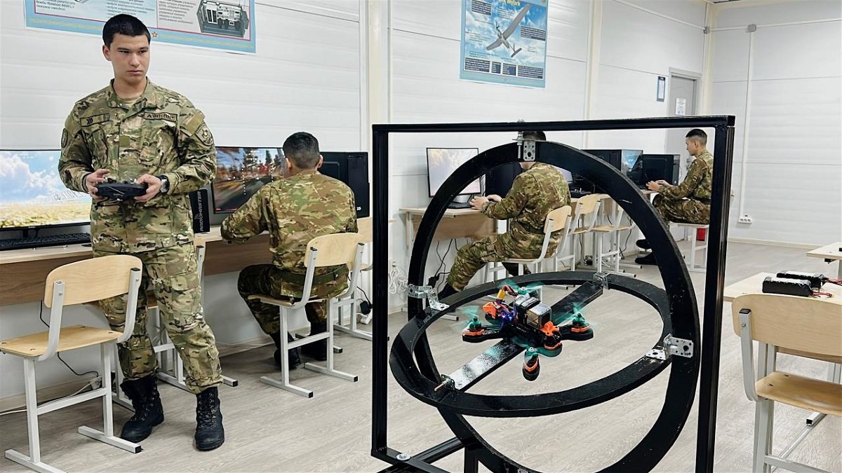 В военном вузе Казахстана будут готовить специалистов БПЛА