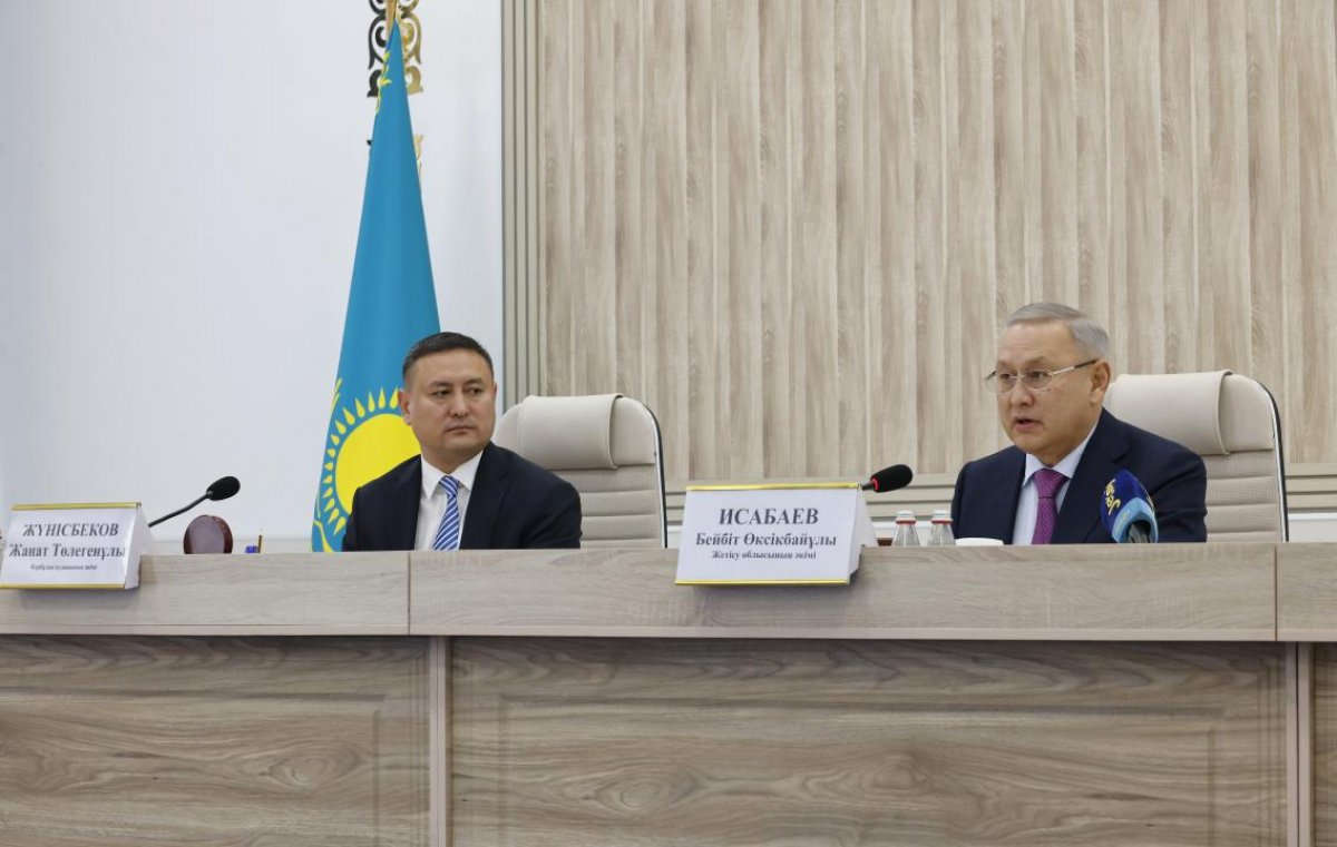 Бейбит Исабаев представил активу нового избранного акима Кербулакского района