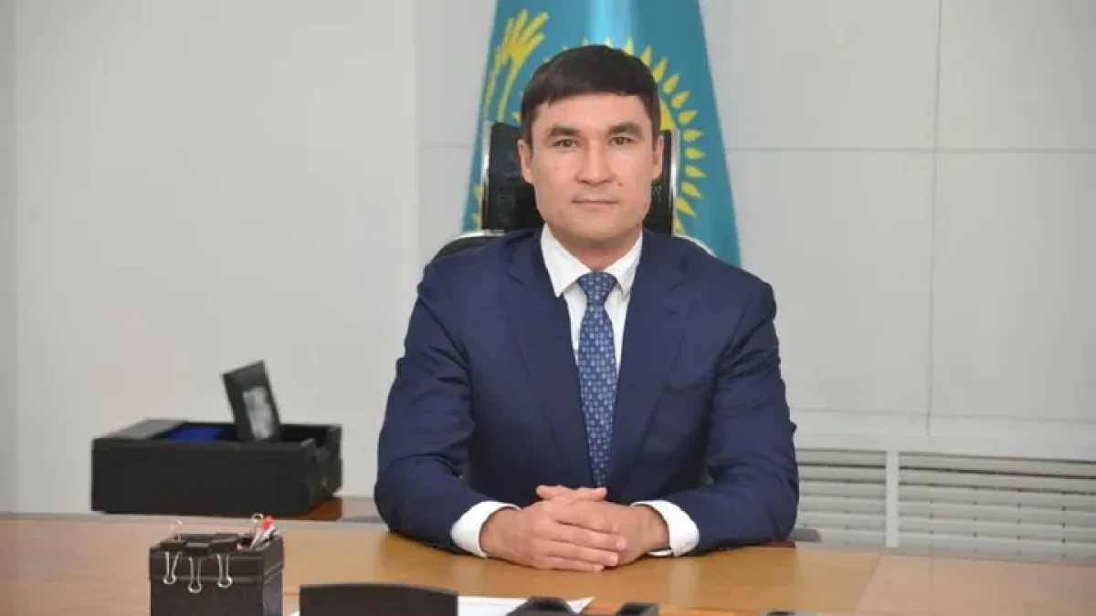 У Серика Сапиева порвали костюм и рубашку: стали известны подробности инцидента