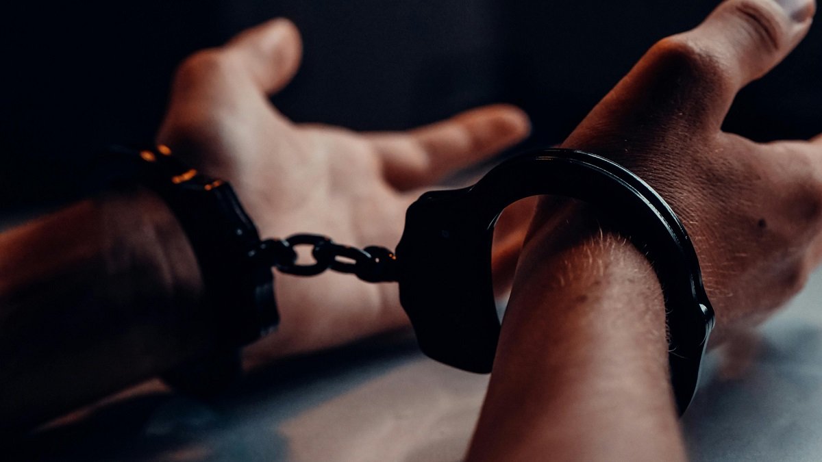 "Незаконно освободил от уплаты таможенных пошлин": Подозреваемый экстрадирован из Испании