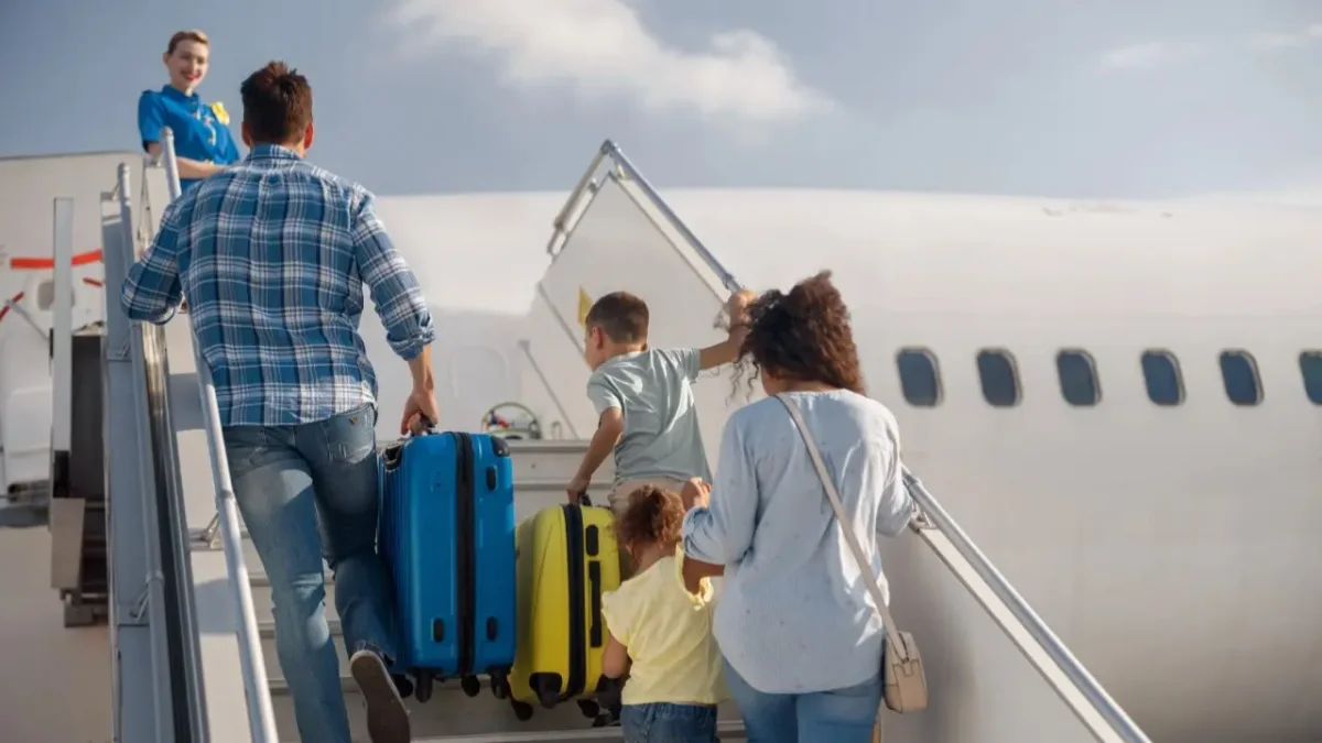 Рейс отменили за день до вылета: суд обязал авиакомпанию выплатить 50 тыс. тенге