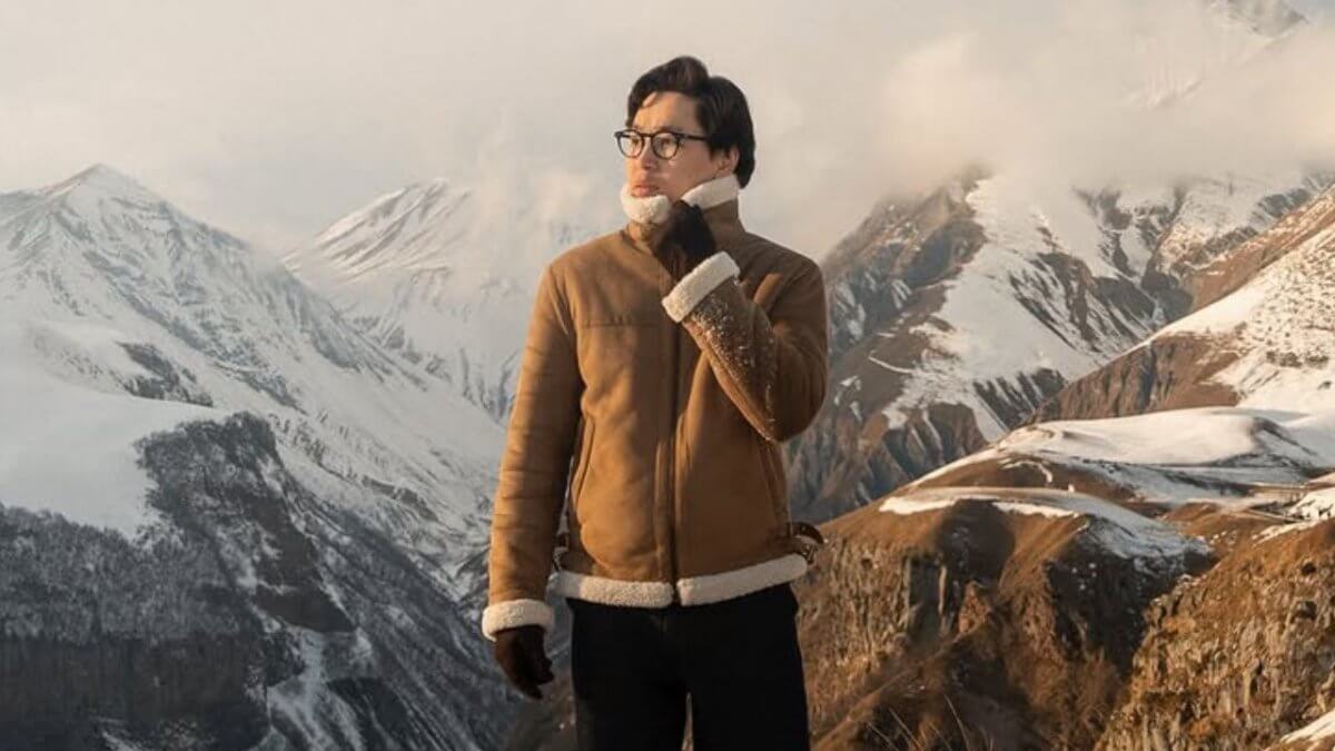 Айфон казахстанских блогеров стал экспонатом Лувра Абу-Даби