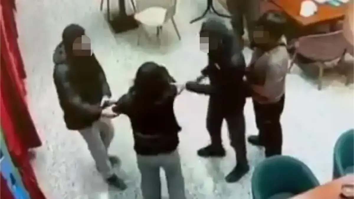 Посетительницу избили в кафе Актау после спора о «порче» дивана