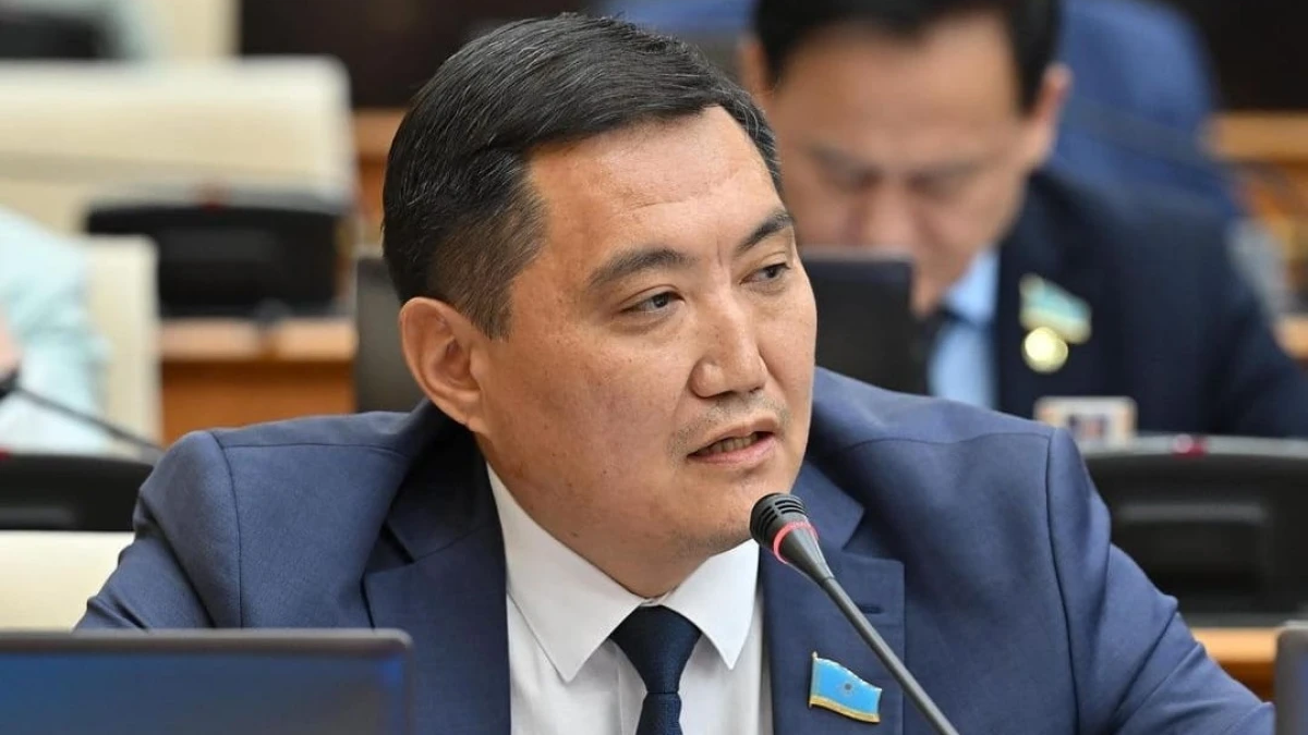 «Наглая ложь и манипуляция»: депутат Базарбек ответил на фейки о новой Конституции