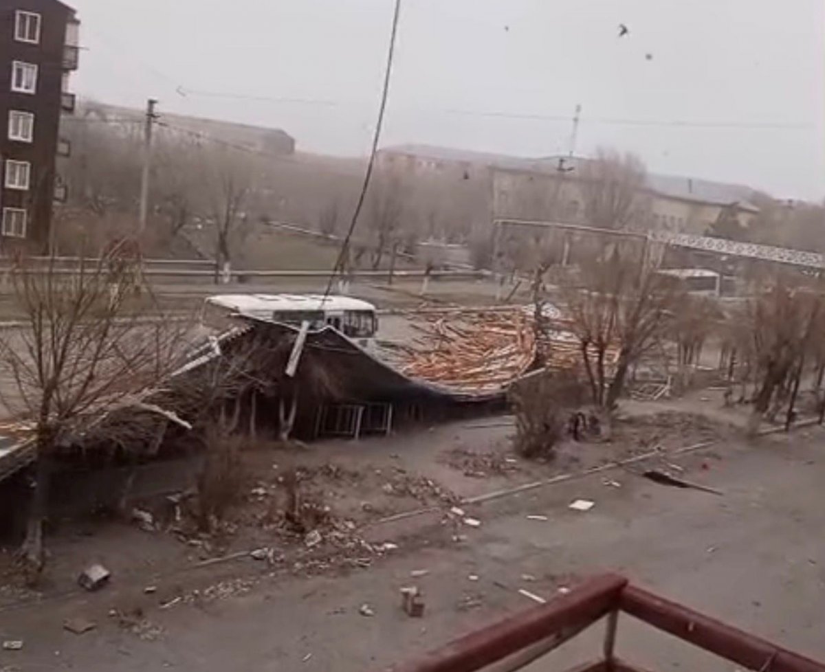 Сильный ветер сорвал крыши: последствия шторма в Сарысуском районе