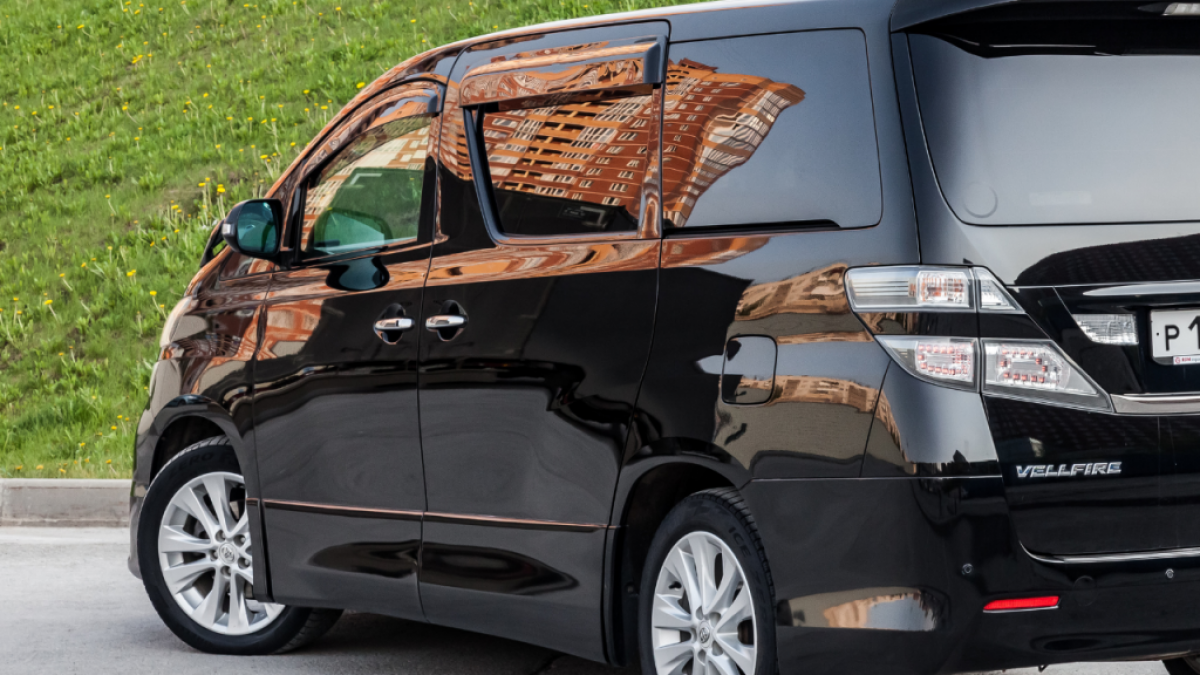 Праворульки под ограничением: Toyota Alphard могут убрать из междугороднего такси