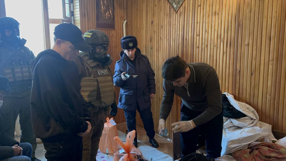 Производство синтетических наркотиков пресечено в Алматинской области