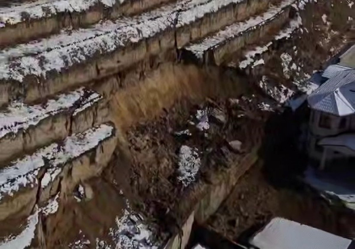 Грунт сошел на жилые дома в Талгарском районе