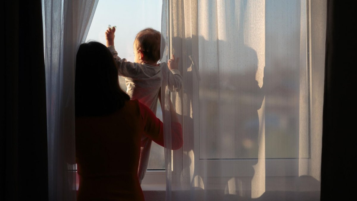 Выбросила детей из окна: в Жамбылской области расследуют покушение на убийство малолетних