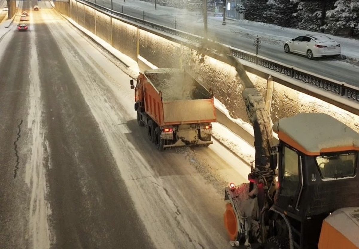 Снегопад в Алматы: коммунальные службы переведены на усиленный режим работы