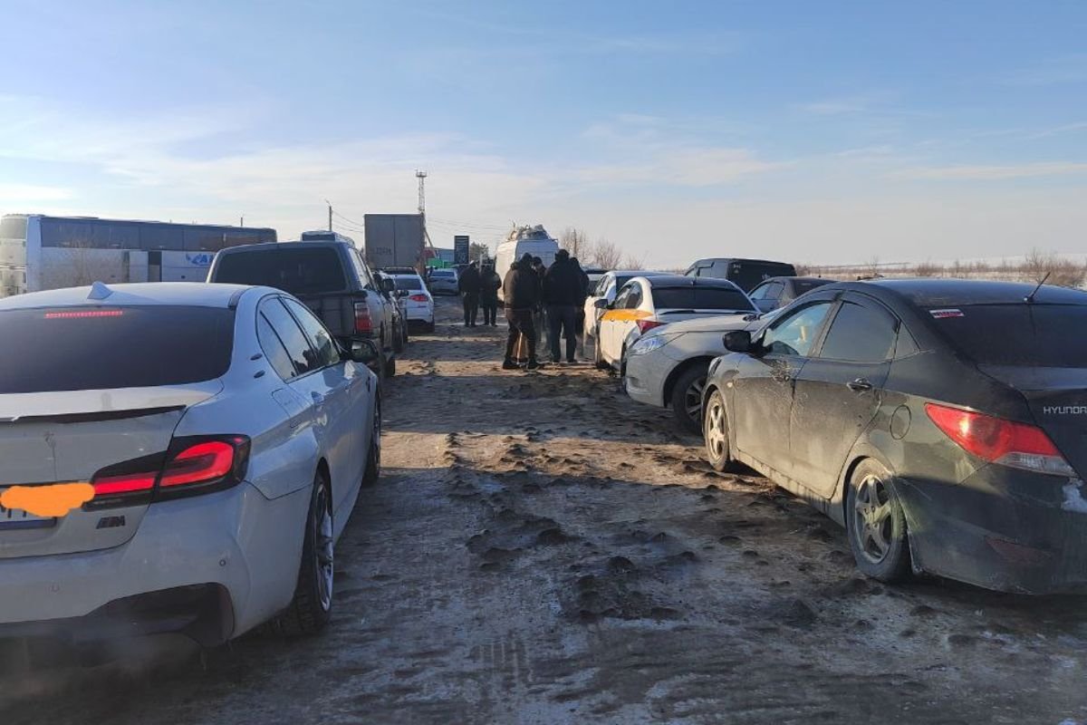 Очереди до 6-7 часов: что происходит на границе Казахстана и России