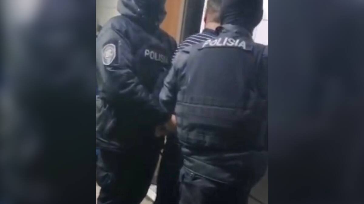 Схватка с ножом: спецотряд СОБР обезвредил подозреваемого за секунды в Алматы