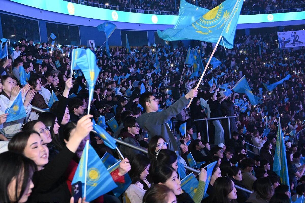 Более 10 тысяч молодежи поддержали референдум на масштабном мероприятии в Алматы