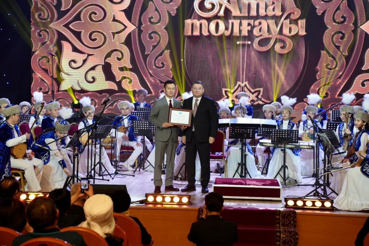 180-летие Жамбыл Жабаев отметили торжественным вечером в Алматы